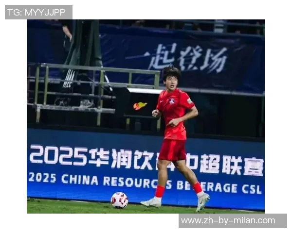 中国足球三大球星背后的成长故事与辉煌成就解析